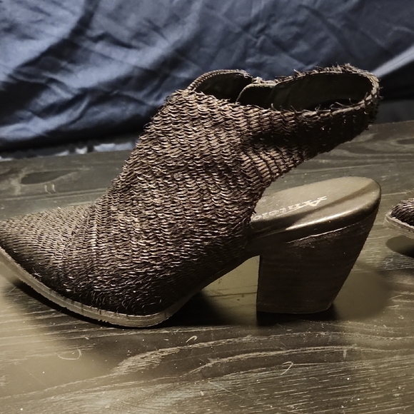 Antelope Textured Black Ankle Booties - Picture 6 of 7